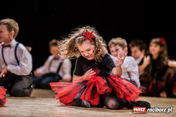Zdjęcie w galerii na portalu naszraciborz.pl: IX Powiatowy Festiwal Twórczości Artystycznej - konkurs tańca wiadomości z regionu