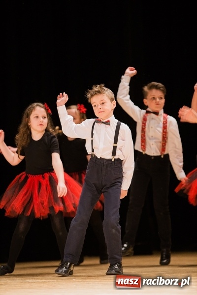 Zdjęcie w galerii na portalu naszraciborz.pl: IX Powiatowy Festiwal Twórczości Artystycznej - konkurs tańca wiadomości z regionu