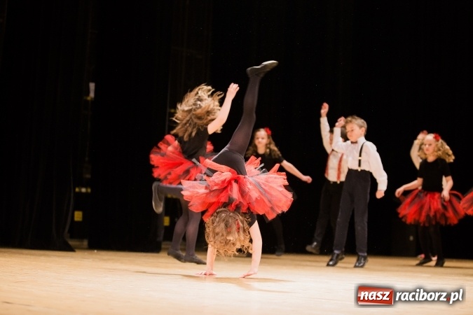 Zdjęcie w galerii na portalu naszraciborz.pl: IX Powiatowy Festiwal Twórczości Artystycznej - konkurs tańca wiadomości z regionu