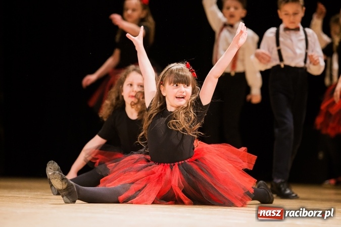 Zdjęcie w galerii na portalu naszraciborz.pl: IX Powiatowy Festiwal Twórczości Artystycznej - konkurs tańca wiadomości z regionu