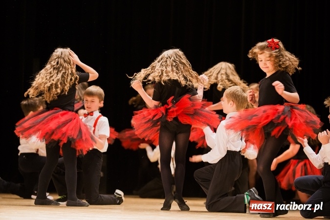 Zdjęcie w galerii na portalu naszraciborz.pl: IX Powiatowy Festiwal Twórczości Artystycznej - konkurs tańca wiadomości z regionu