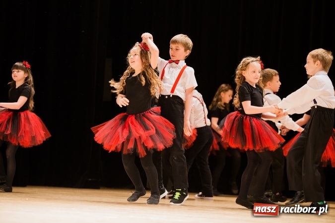 Zdjęcie w galerii na portalu naszraciborz.pl: IX Powiatowy Festiwal Twórczości Artystycznej - konkurs tańca wiadomości z regionu