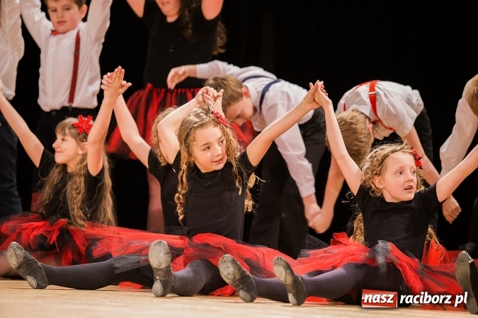 Zdjęcie w galerii na portalu naszraciborz.pl: IX Powiatowy Festiwal Twórczości Artystycznej - konkurs tańca wiadomości z regionu