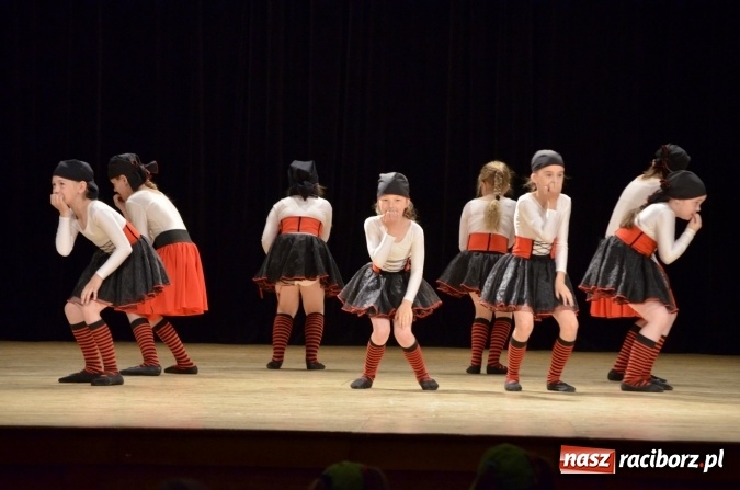 Zdjęcie w galerii na portalu naszraciborz.pl: IX Powiatowy Festiwal Twórczości Artystycznej - konkurs tańca wiadomości z regionu