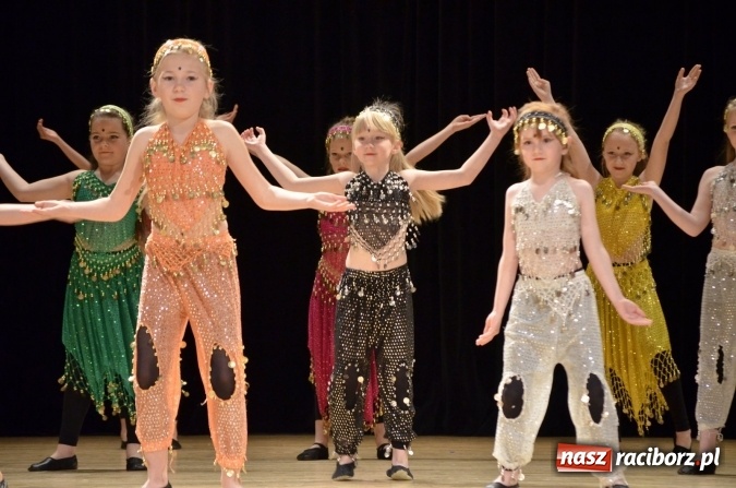Zdjęcie w galerii na portalu naszraciborz.pl: IX Powiatowy Festiwal Twórczości Artystycznej - konkurs tańca wiadomości z regionu