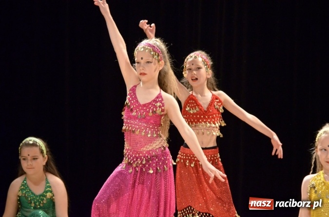 Zdjęcie w galerii na portalu naszraciborz.pl: IX Powiatowy Festiwal Twórczości Artystycznej - konkurs tańca wiadomości z regionu