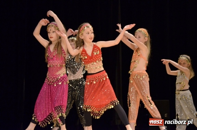 Zdjęcie w galerii na portalu naszraciborz.pl: IX Powiatowy Festiwal Twórczości Artystycznej - konkurs tańca wiadomości z regionu