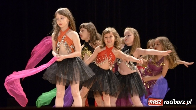 Zdjęcie w galerii na portalu naszraciborz.pl: IX Powiatowy Festiwal Twórczości Artystycznej - konkurs tańca wiadomości z regionu