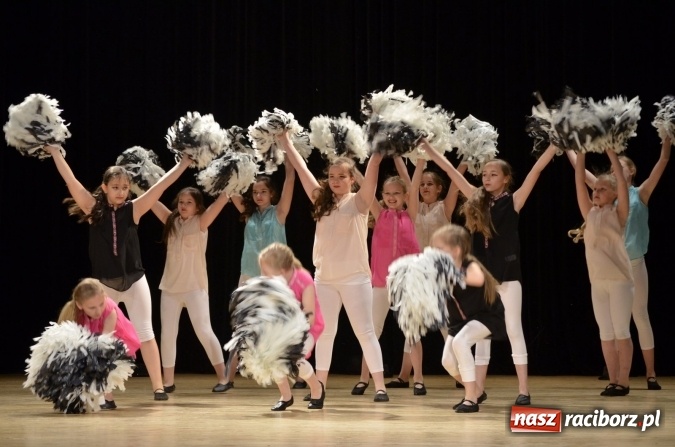 Zdjęcie w galerii na portalu naszraciborz.pl: IX Powiatowy Festiwal Twórczości Artystycznej - konkurs tańca wiadomości z regionu