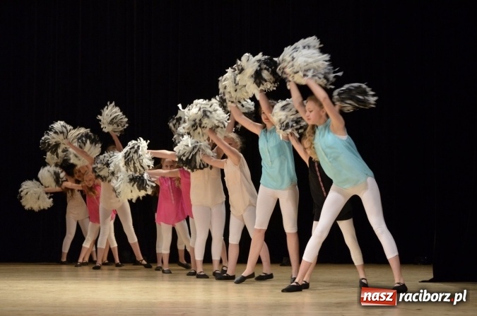 Zdjęcie w galerii na portalu naszraciborz.pl: IX Powiatowy Festiwal Twórczości Artystycznej - konkurs tańca wiadomości z regionu