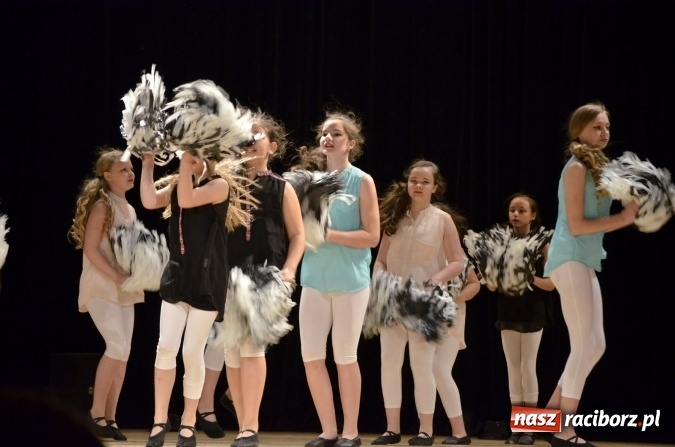 Zdjęcie w galerii na portalu naszraciborz.pl: IX Powiatowy Festiwal Twórczości Artystycznej - konkurs tańca wiadomości z regionu