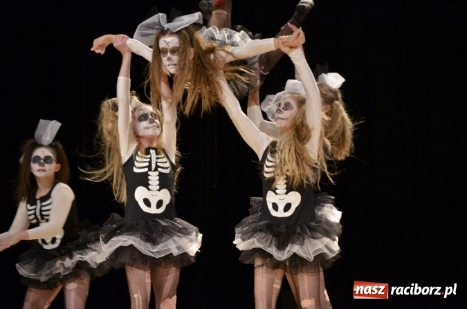Zdjęcie w galerii na portalu naszraciborz.pl: IX Powiatowy Festiwal Twórczości Artystycznej - konkurs tańca wiadomości z regionu