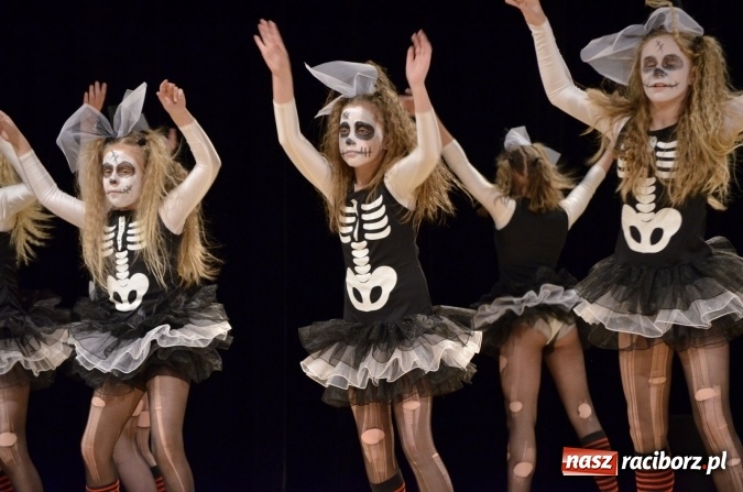 Zdjęcie w galerii na portalu naszraciborz.pl: IX Powiatowy Festiwal Twórczości Artystycznej - konkurs tańca wiadomości z regionu