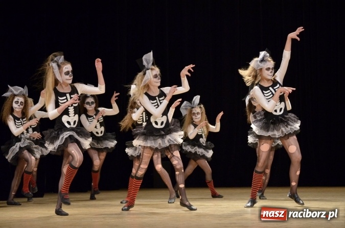 Zdjęcie w galerii na portalu naszraciborz.pl: IX Powiatowy Festiwal Twórczości Artystycznej - konkurs tańca wiadomości z regionu