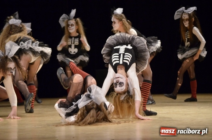 Zdjęcie w galerii na portalu naszraciborz.pl: IX Powiatowy Festiwal Twórczości Artystycznej - konkurs tańca wiadomości z regionu
