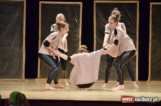 Zdjęcie w galerii na portalu naszraciborz.pl: IX Powiatowy Festiwal Twórczości Artystycznej - konkurs tańca wiadomości z regionu