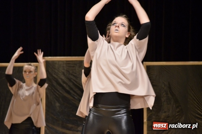 Zdjęcie w galerii na portalu naszraciborz.pl: IX Powiatowy Festiwal Twórczości Artystycznej - konkurs tańca wiadomości z regionu