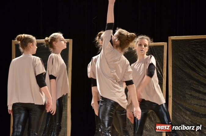 Zdjęcie w galerii na portalu naszraciborz.pl: IX Powiatowy Festiwal Twórczości Artystycznej - konkurs tańca wiadomości z regionu