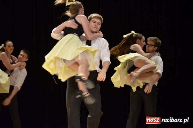 Zdjęcie w galerii na portalu naszraciborz.pl: IX Powiatowy Festiwal Twórczości Artystycznej - konkurs tańca wiadomości z regionu