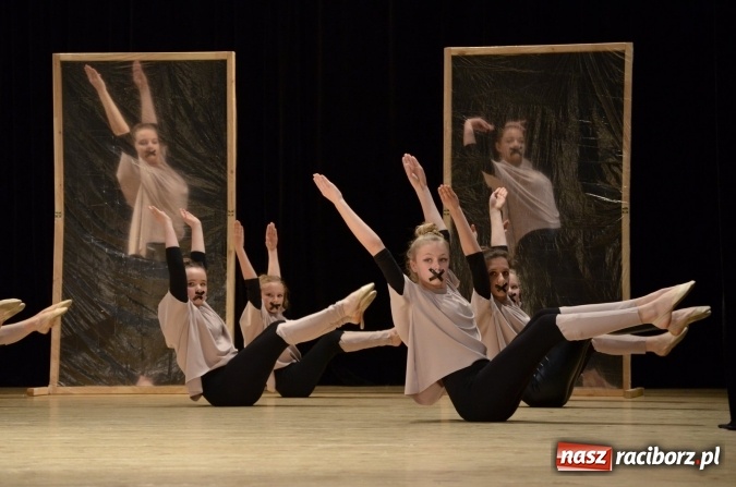 Zdjęcie w galerii na portalu naszraciborz.pl: IX Powiatowy Festiwal Twórczości Artystycznej - konkurs tańca wiadomości z regionu