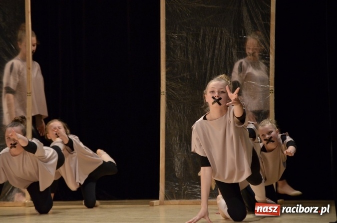 Zdjęcie w galerii na portalu naszraciborz.pl: IX Powiatowy Festiwal Twórczości Artystycznej - konkurs tańca wiadomości z regionu