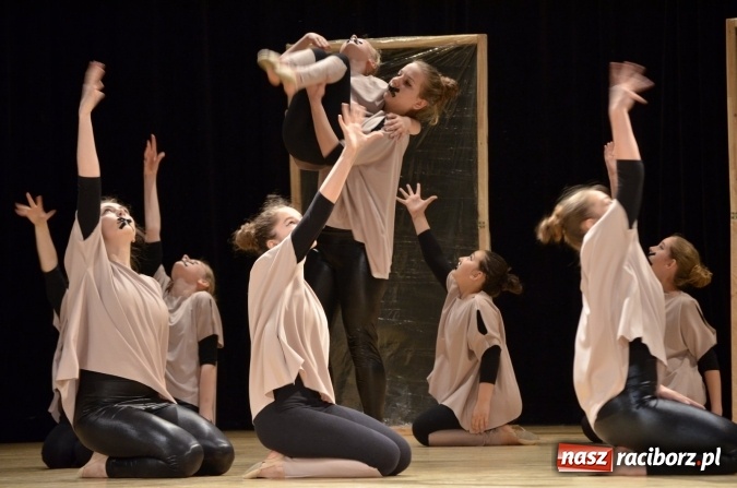 Zdjęcie w galerii na portalu naszraciborz.pl: IX Powiatowy Festiwal Twórczości Artystycznej - konkurs tańca wiadomości z regionu