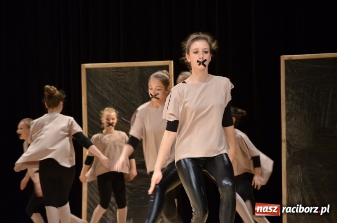 Zdjęcie w galerii na portalu naszraciborz.pl: IX Powiatowy Festiwal Twórczości Artystycznej - konkurs tańca wiadomości z regionu