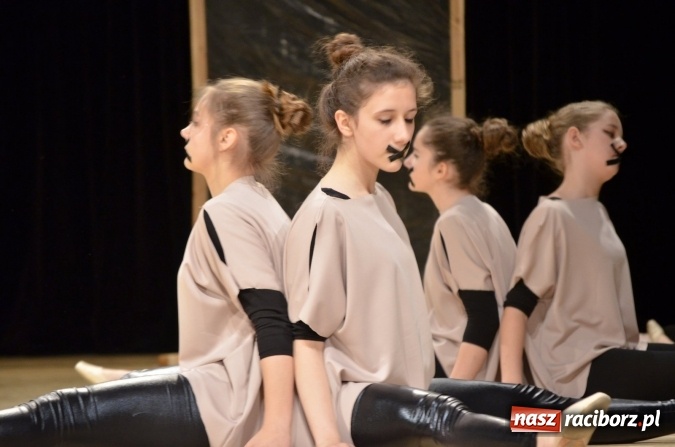 Zdjęcie w galerii na portalu naszraciborz.pl: IX Powiatowy Festiwal Twórczości Artystycznej - konkurs tańca wiadomości z regionu