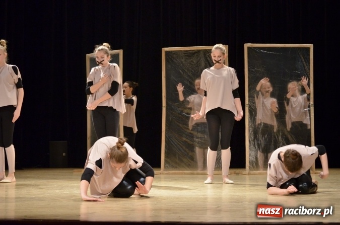 Zdjęcie w galerii na portalu naszraciborz.pl: IX Powiatowy Festiwal Twórczości Artystycznej - konkurs tańca wiadomości z regionu