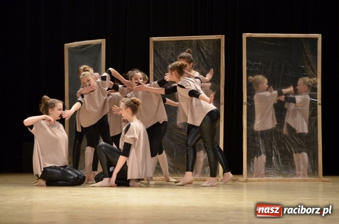 Zdjęcie w galerii na portalu naszraciborz.pl: IX Powiatowy Festiwal Twórczości Artystycznej - konkurs tańca wiadomości z regionu