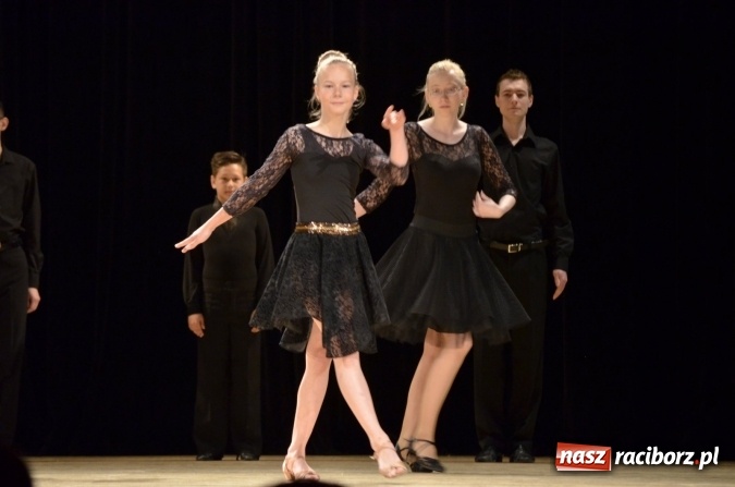 Zdjęcie w galerii na portalu naszraciborz.pl: IX Powiatowy Festiwal Twórczości Artystycznej - konkurs tańca wiadomości z regionu
