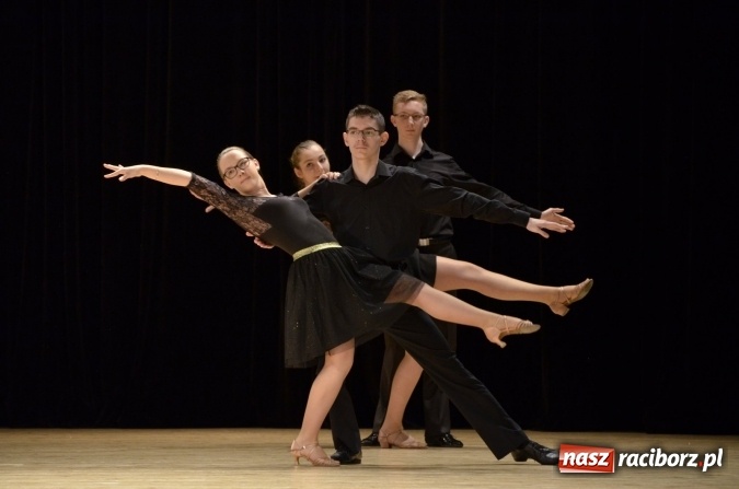 Zdjęcie w galerii na portalu naszraciborz.pl: IX Powiatowy Festiwal Twórczości Artystycznej - konkurs tańca wiadomości z regionu