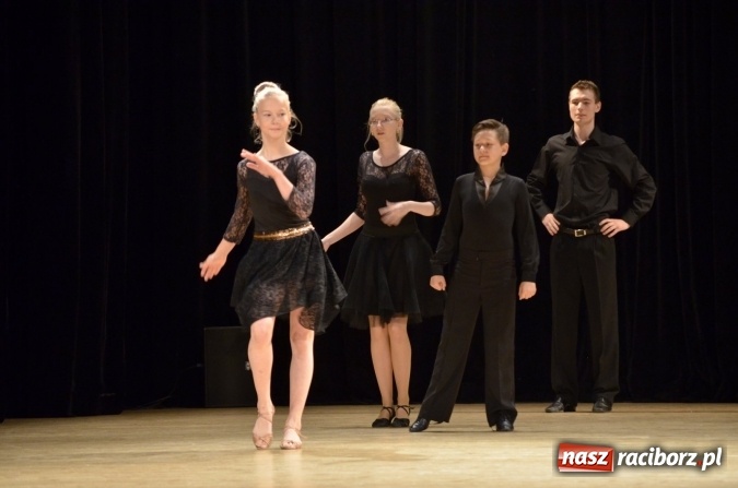 Zdjęcie w galerii na portalu naszraciborz.pl: IX Powiatowy Festiwal Twórczości Artystycznej - konkurs tańca wiadomości z regionu