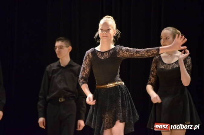 Zdjęcie w galerii na portalu naszraciborz.pl: IX Powiatowy Festiwal Twórczości Artystycznej - konkurs tańca wiadomości z regionu