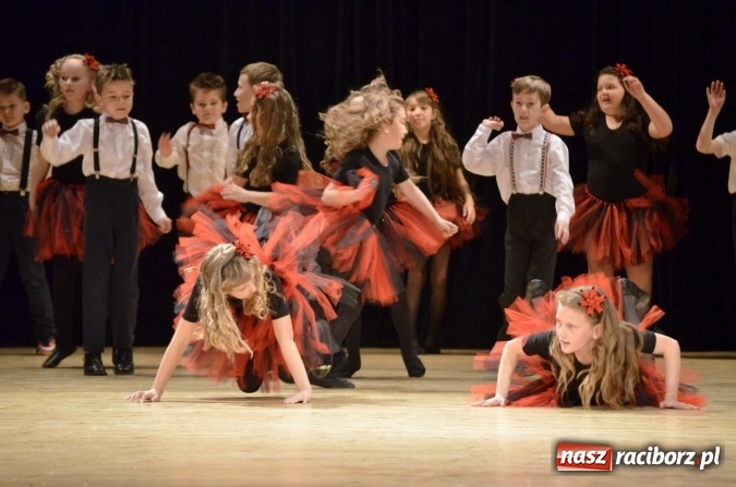 Zdjęcie w galerii na portalu naszraciborz.pl: IX Powiatowy Festiwal Twórczości Artystycznej - konkurs tańca wiadomości z regionu
