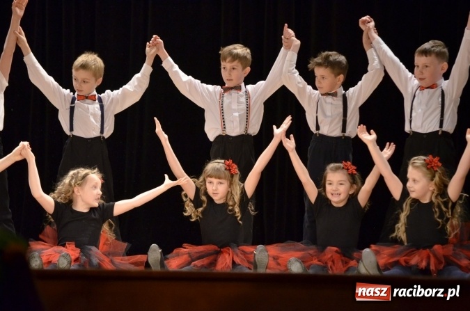 Zdjęcie w galerii na portalu naszraciborz.pl: IX Powiatowy Festiwal Twórczości Artystycznej - konkurs tańca wiadomości z regionu