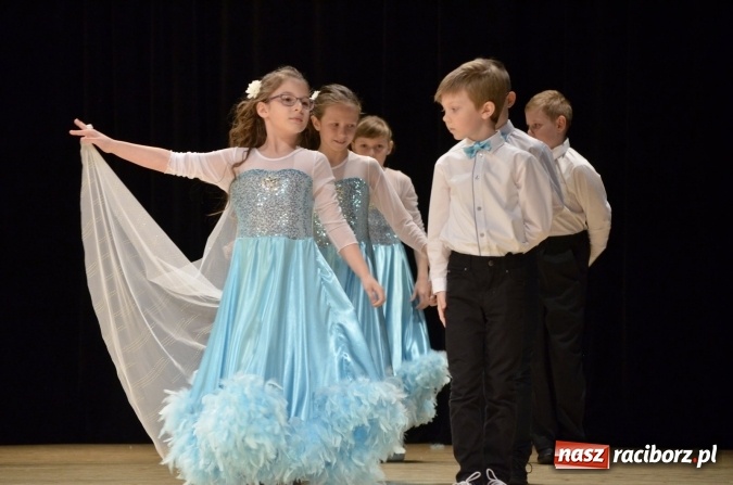 Zdjęcie w galerii na portalu naszraciborz.pl: IX Powiatowy Festiwal Twórczości Artystycznej - konkurs tańca wiadomości z regionu