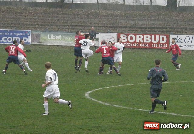 Zdjęcie w galerii na portalu naszraciborz.pl: Dwa gole w doliczonym czasie gry wiadomości z regionu