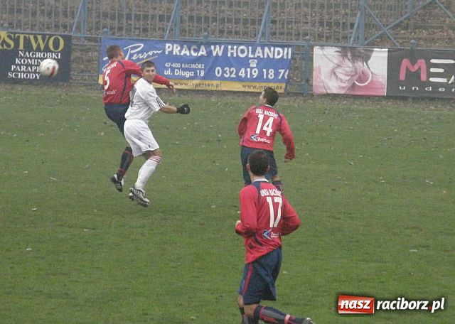 Zdjęcie w galerii na portalu naszraciborz.pl: Dwa gole w doliczonym czasie gry wiadomości z regionu