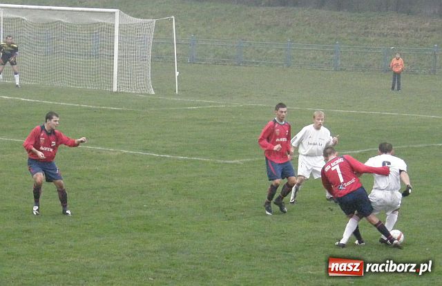 Zdjęcie w galerii na portalu naszraciborz.pl: Dwa gole w doliczonym czasie gry wiadomości z regionu