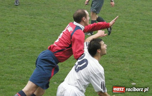 Zdjęcie w galerii na portalu naszraciborz.pl: Dwa gole w doliczonym czasie gry wiadomości z regionu