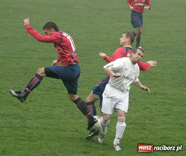 Zdjęcie w galerii na portalu naszraciborz.pl: Dwa gole w doliczonym czasie gry wiadomości z regionu