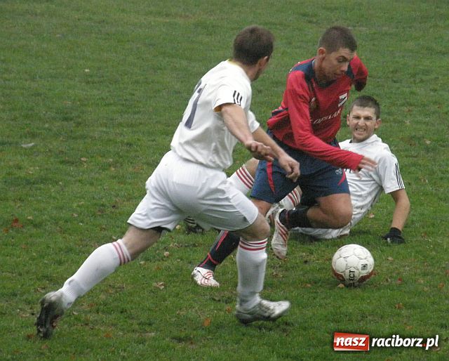 Zdjęcie w galerii na portalu naszraciborz.pl: Dwa gole w doliczonym czasie gry wiadomości z regionu