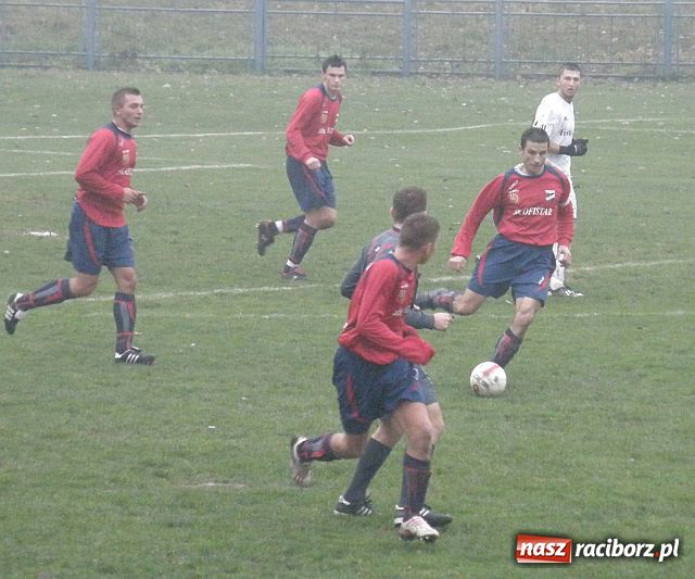 Zdjęcie w galerii na portalu naszraciborz.pl: Dwa gole w doliczonym czasie gry wiadomości z regionu