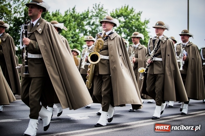 Zdjęcie w galerii na portalu naszraciborz.pl: Podhalańczycy w Raciborzu - FOTOREPORTAŻ z obchodów 25-lecia Straży Granicznej wiadomości z regionu