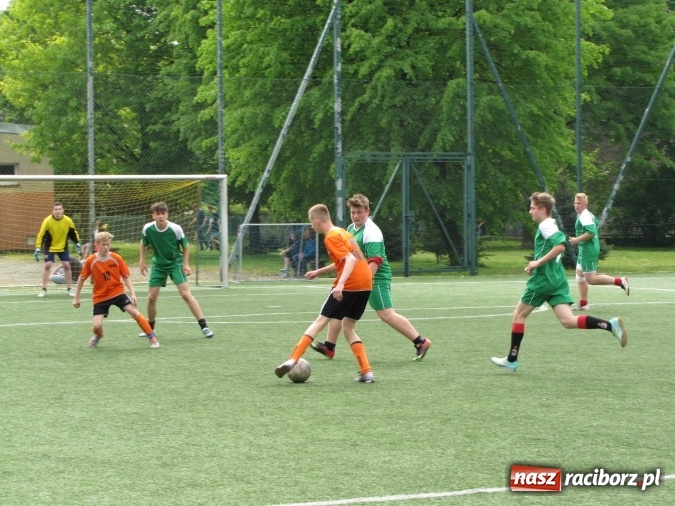 Zdjęcie w galerii na portalu naszraciborz.pl: Piłkarze Gimnazjum nr 1 najlepsi w powiecie wiadomości z regionu