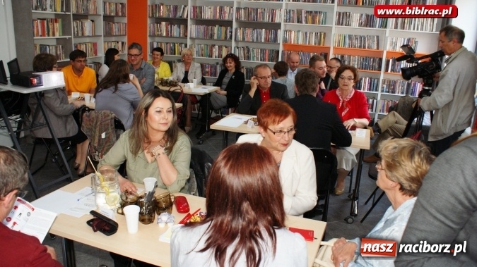 Zdjęcie w galerii na portalu naszraciborz.pl: Rozwijamy skrzydła Polski lokalnej - debata w raciborskiej bibliotece wiadomości z regionu