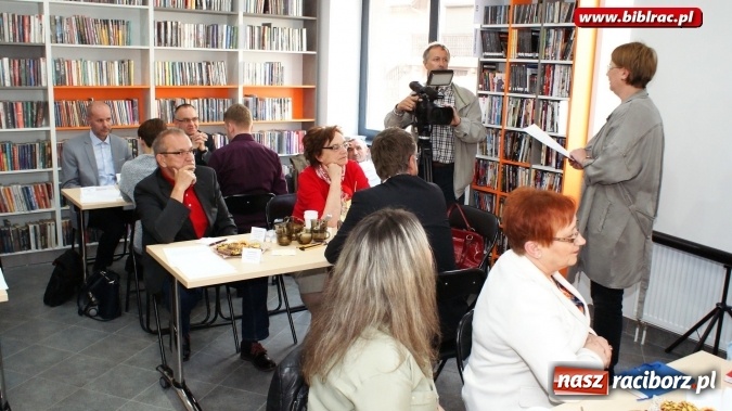 Zdjęcie w galerii na portalu naszraciborz.pl: Rozwijamy skrzydła Polski lokalnej - debata w raciborskiej bibliotece wiadomości z regionu