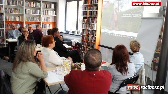 Zdjęcie w galerii na portalu naszraciborz.pl: Rozwijamy skrzydła Polski lokalnej - debata w raciborskiej bibliotece wiadomości z regionu