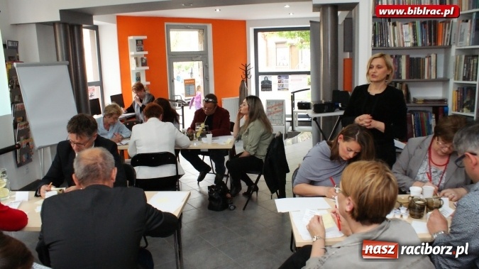 Zdjęcie w galerii na portalu naszraciborz.pl: Rozwijamy skrzydła Polski lokalnej - debata w raciborskiej bibliotece wiadomości z regionu